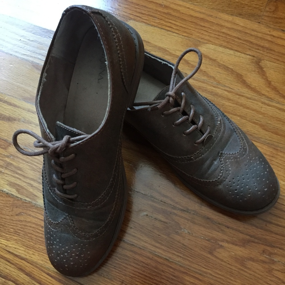Brown Merona Wingtip Oxford Lace Up Shoes Size 8.5